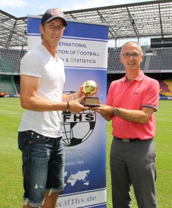 GEPA-07071068048 - SALZBURG,AUSTRIA,07.JUL.10 - SOCCER - tipp3 Bundesliga powered by T-Mobile, Red Bull Salzburg, honoring of Marc Janko, IFFHS, International Federation of Football History and Statistics. Image shows Marc Janko (Twente Enschede) and Robert Ley (IFFHS). Keywords: trophy, most effective and best goal scorer. Photo: GEPA pictures/ Felix Roittner - For editorial use only. Image is free of charge.