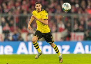 MUNICH, GERMANY - NOVEMBER 09: Achraf Hakimi of Borussia Dortmund controls the ball during the Bundesliga match between FC Bayern Muenchen and Borussia Dortmund at Allianz Arena on November 09, 2019 in Munich, Germany. (Photo by Boris Streubel/Getty Images)